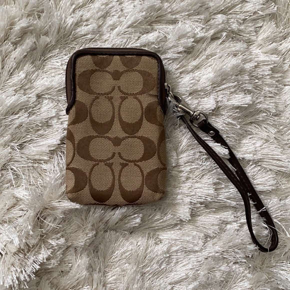 Coach cellphone wristlet - Picture 2 of 2
